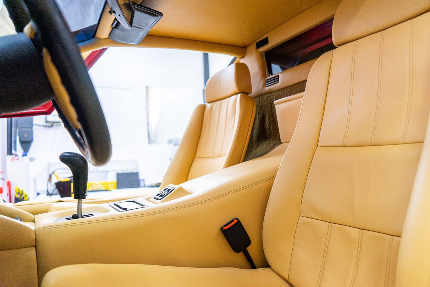 Renowacja foteli skórzanych w Lamborghini