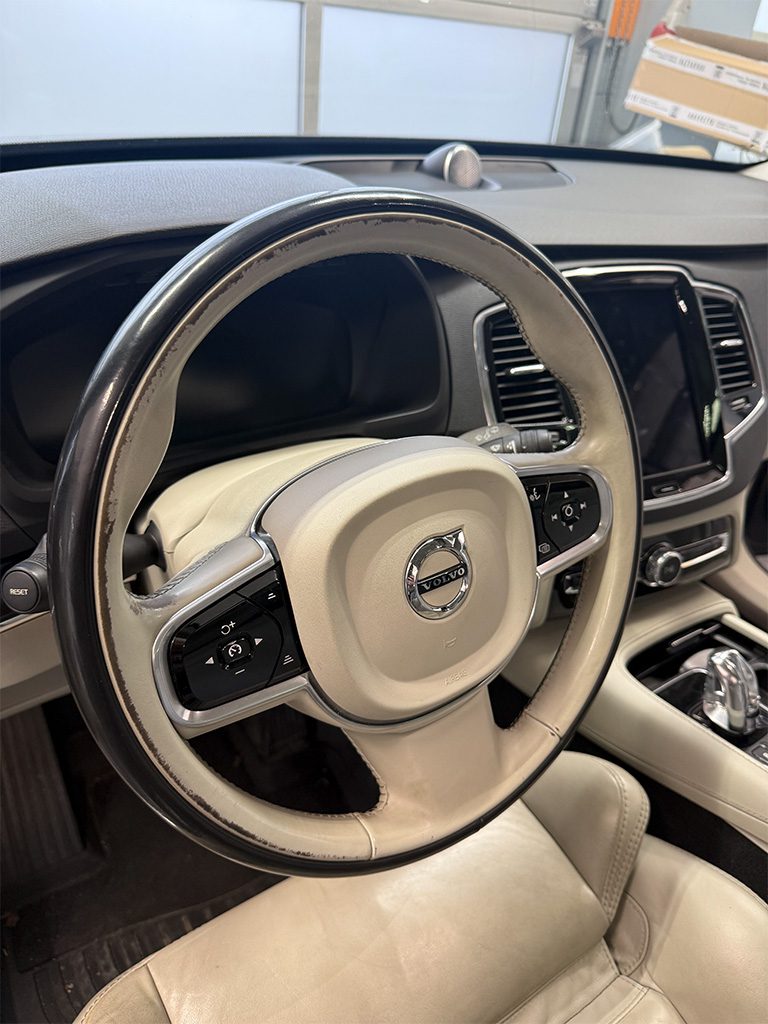 Volvo XC90 kierownica przed renowacją
